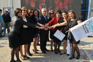 Bozbey &ouml;d&uuml;l sevincini &ccedil;alışanlarla paylaştı