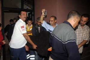 Eski kız arkadaşının annesini bı&ccedil;akladı