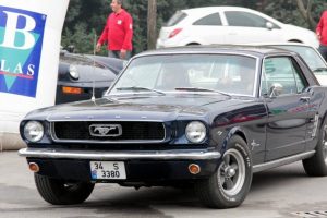 Klasik otomobiller, bebekler i&ccedil;in yola &ccedil;ıktı