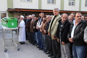 Kocası tarafından &ouml;ld&uuml;r&uuml;len kadın son yolculuğuna uğurlandı