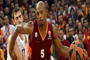Galatasaray ilk mağlubiyetini aldı