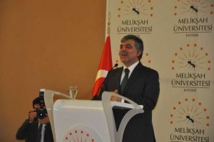 ''En b&uuml;y&uuml;k devrim yetişmiş kişiler mezun etmektir''