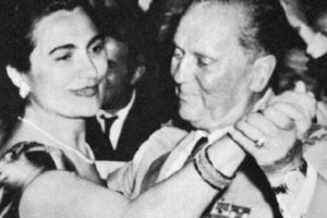 Tito'nun karısı "&Ccedil;av Bella"yla toprağa verildi