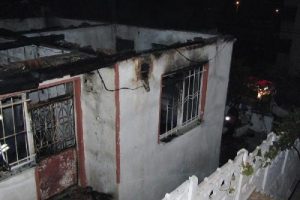 Aranan cinayet ş&uuml;phelisi ev mi kundakladı?
