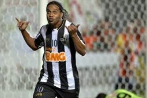 Ronaldinho ve Adebayor geliyor mu?