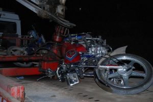 Minib&uuml;s ile motosiklet &ccedil;arpıştı: 1 &ouml;l&uuml;