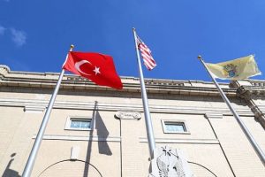 Amerika'da belediye binasında T&uuml;rk bayrağı dalgalandı