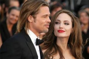 Brad Pitt &ccedil;oban k&ouml;peği gibi kokuyormuş