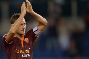 Totti'den takım arkadaşlarına b&uuml;y&uuml;k &ouml;vg&uuml;
