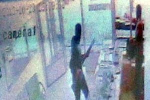 Pompalı t&uuml;fekli soyguncular korku sa&ccedil;tı