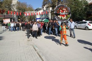Fabrika iş&ccedil;ilerinden &ouml;l&uuml;m yolu tepkisi