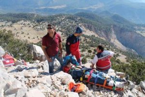 İsve&ccedil;li turist 150 metreden yere &ccedil;akıldı