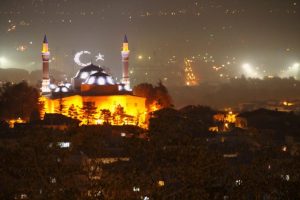 Ay yıldızlı mahya g&ouml;z kamaştırdı