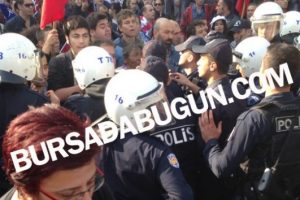 Bursa'da Cumhuriyet t&ouml;renlerinde ortalık karıştı