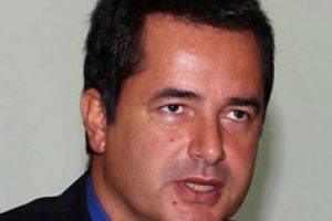 Acun sevgilisinden kız babası oldu