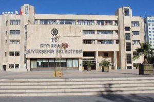90. yılı ''bayraksız'' karşıladı