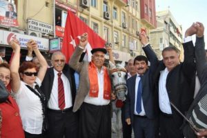 Kıratı ile CHP'ye katıldı
