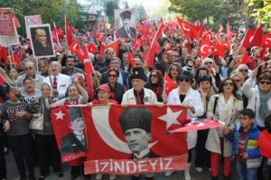 Cumhuriyet Y&uuml;r&uuml;y&uuml;ş&uuml;'ne 40 bin kişi katıldı