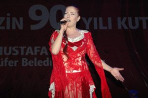 Nil&uuml;fer'de 'Candan' Cumhuriyet coşkusu