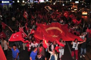 Mersin'de Cumhuriyet i&ccedil;in y&uuml;r&uuml;d&uuml;ler