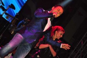 Serdar Orta&ccedil; konserine taşlı saldırı