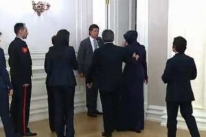 G&uuml;l'&uuml;n ayakları uyuştu