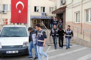 Bursa'da tekstil fabrikasına polis baskını