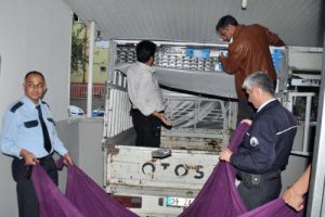 Sanki kamyonet değil sigara deposu