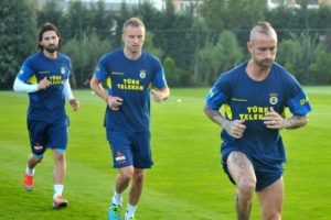 Meireles takımla birlikte &ccedil;alışmalara başladı