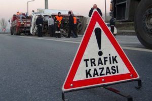 TIR otomobille &ccedil;arpıştı: 1 &ouml;l&uuml;