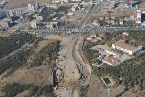 Şu yolun g&uuml;zelliğine bakın