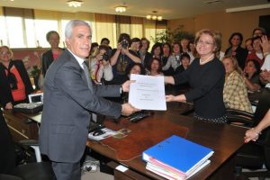Nil&uuml;fer Kadın Korosu Bozbey'i ziyaret etti