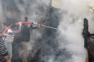 Odunlukta &ccedil;ıkan yangın paniğe neden oldu