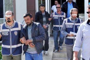 K&uuml;lot ve &ccedil;orap arasında eroin