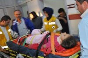 &Ouml;ğrenci servisiyle tır &ccedil;arpıştı: 1 &ouml;l&uuml;
