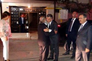 G&uuml;l'den "dayı" ziyaret