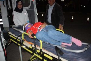 Yolun karşısına ge&ccedil;meye &ccedil;alışırken...