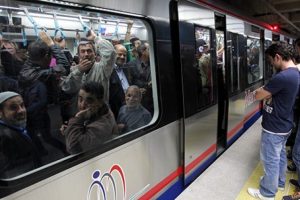 Marmaray ilk g&uuml;n 300 bin yolcu taşıdı