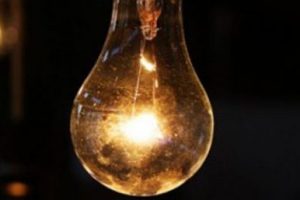 Elektrikler kesilince &ouml;ld&uuml;!