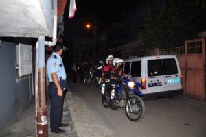 Polis kızı babasının silahıyla intihara kalkıştı