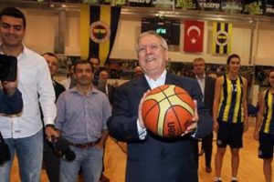 Aziz Yıldırım'a sevgi seli