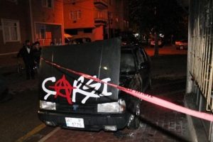 '&Ccedil;arşı' otomobili kundaklandı!