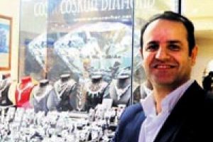 Soyguncunun yuttuğu pırlantada mutlu son