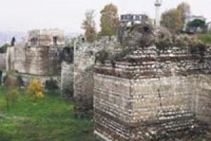 Tarihi eserler restore ediliyor