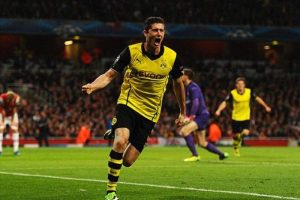 Barcelona g&ouml;z&uuml;n&uuml; Lewandowski'ye dikti