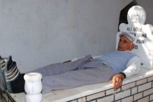 Her g&uuml;n &ouml;l&uuml;m provası yapıyor!
