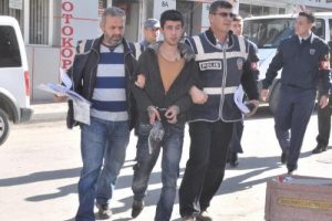20 yaşındaki hırsız su&ccedil; &uuml;st&uuml; yakalandı
