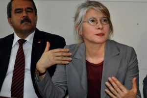 CHP'li Tarhan: Pantolon verdik astarını da verdik diye &ouml;v&uuml;n&uuml;rler