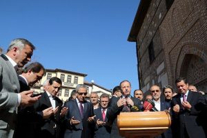 Tarihi Aslanhane Camisi ibadete a&ccedil;ıldı