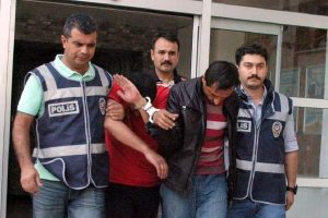 Emniyet m&uuml;d&uuml;r&uuml; yalanı ile dolandırdılar